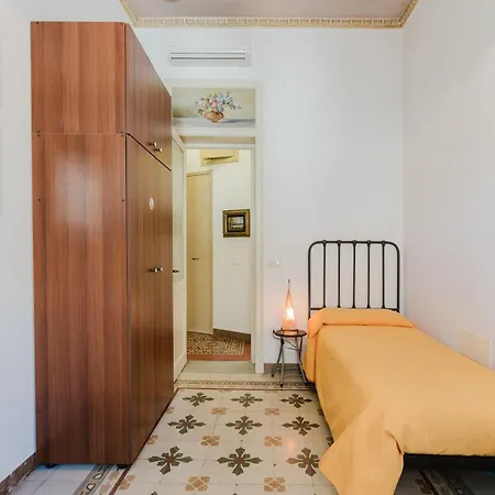 Via Roma 3*