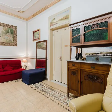 Via Roma Couette-café 3*